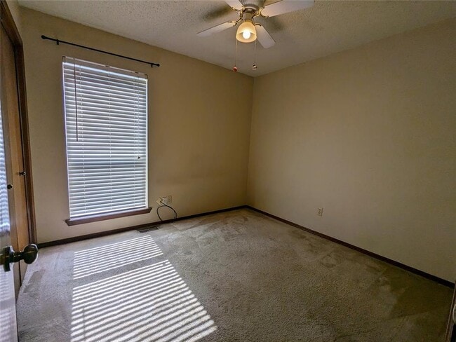 Building Photo - 2116 Oakvista Cir