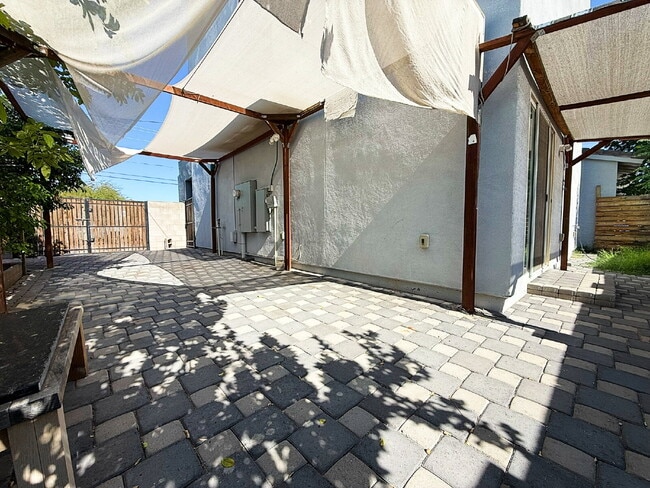 Building Photo - Charming Updated Three-Bedroom Home in Eas...