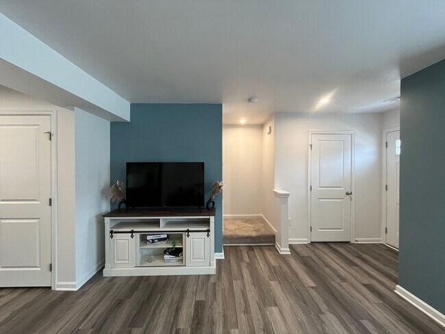 Building Photo - Spacious Townhome Located Minutes From Downtown Greenville!