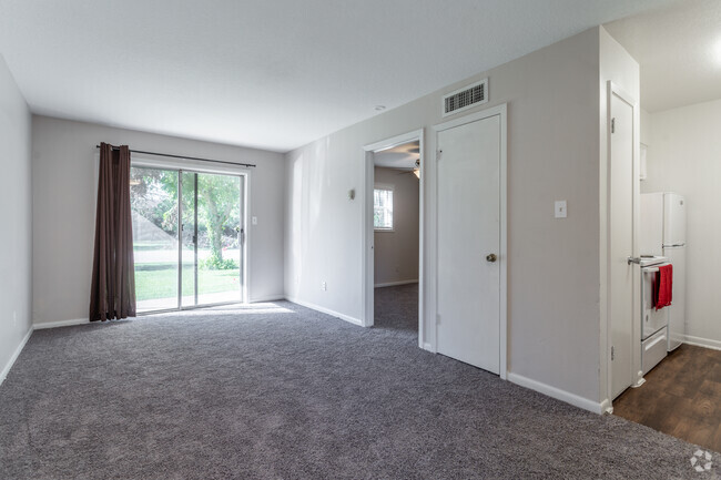 1BR, 1BA - 470SF - Mayfair Apartments