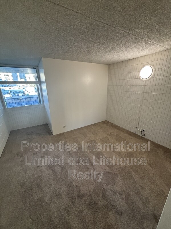 Building Photo - 1326 Ke’eaumoku St