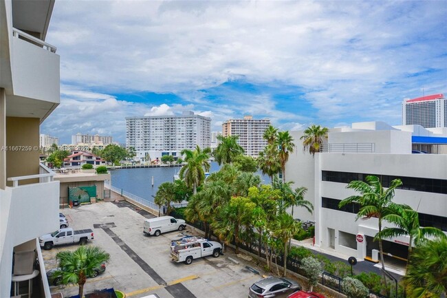 Building Photo - 1965 S Ocean Dr