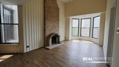 Building Photo - 2 bedroom in CHICAGO IL 60657