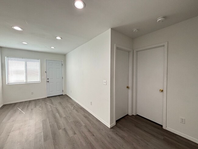 Building Photo - Modern East Palmdale ADU