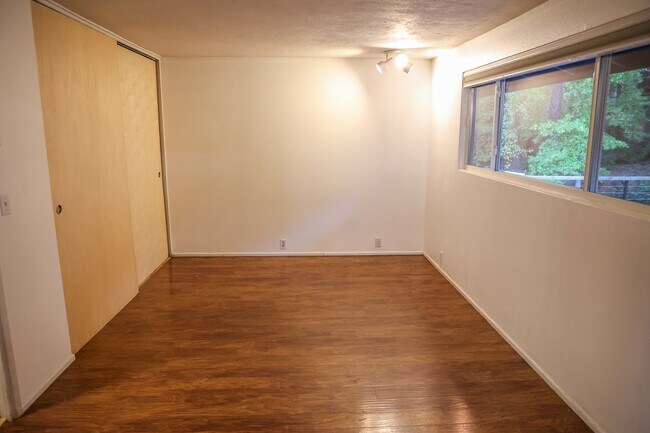 Building Photo - 2785 Malibu Way