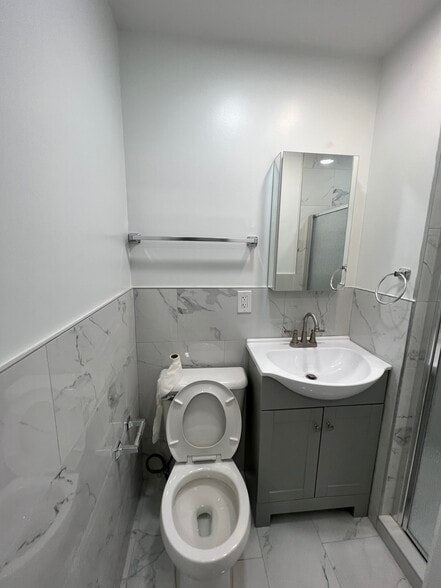 Building Photo - 3820 Hamilton St