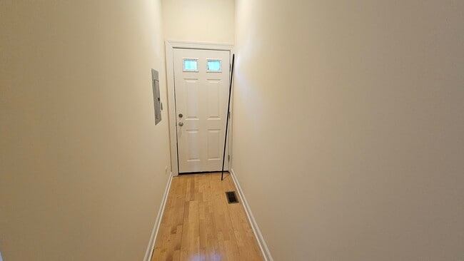 Building Photo - 511 N Hartland Ct