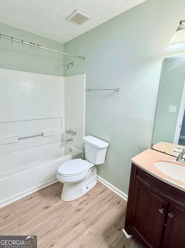 Building Photo - 420 Bainbridge Dr