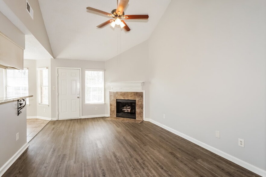 Building Photo - 1651 Thomas St