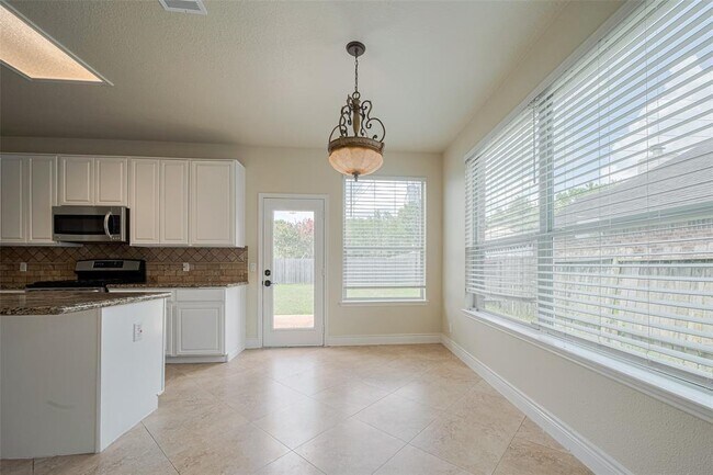 Building Photo - 5703 Saragosa Dr