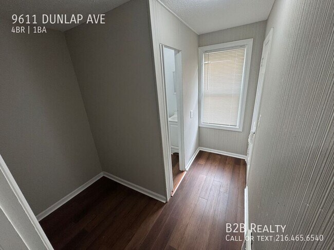 Building Photo - 9611 Dunlap Ave