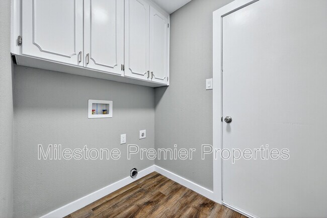 Building Photo - 3014 Jennifer Ave