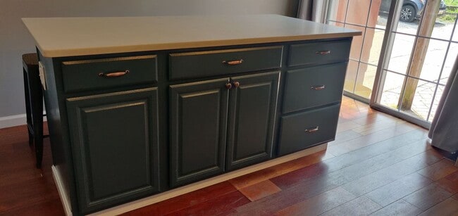 Building Photo - Chamring 2-Bedroom Locust Point Townhome w/ Deck