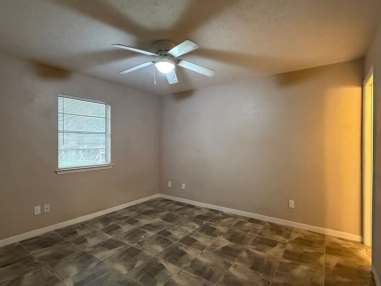 Building Photo - 3 Bed, 2 Bath in Southwood Valley for August Move In!