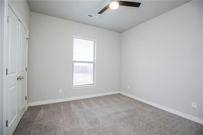 Building Photo - 1104 Taylor Ln