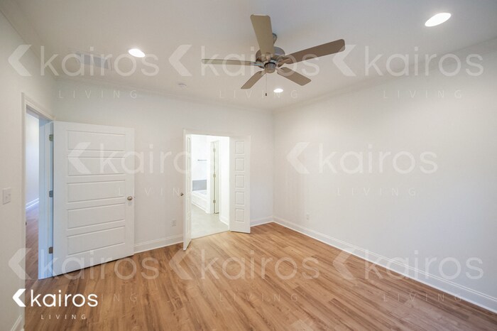 Building Photo - 6542 Roux Dr