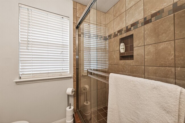 Building Photo - 18526 Fawn Run Ln