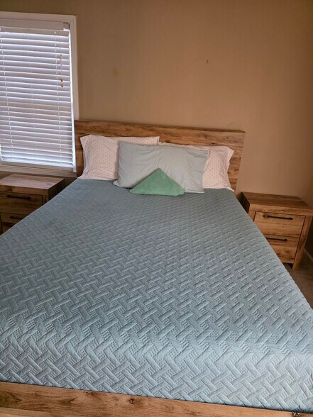 Building Photo - 105 Castle Manor Ct