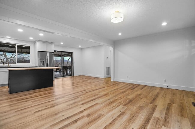 Building Photo - 6620 Upton Ln