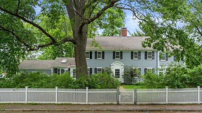 Primary Photo - 205 Brattle St