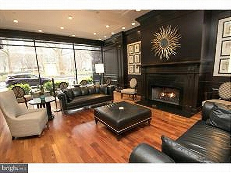 Lobby - 219 S 18th St