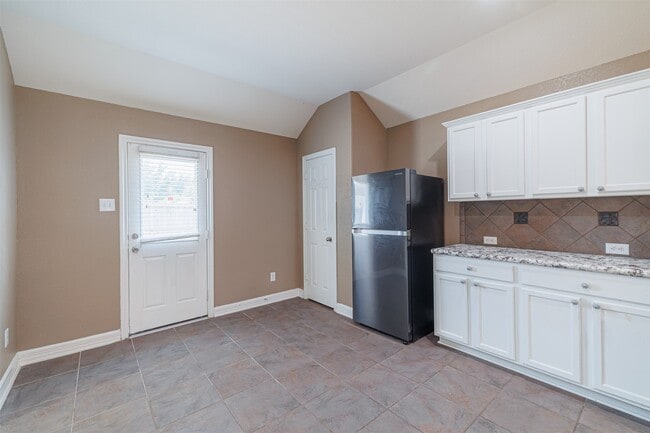 Building Photo - 18123 Almond Place Lane