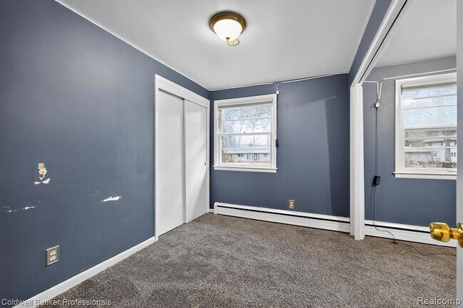 Building Photo - 4448 Greenwood Dr