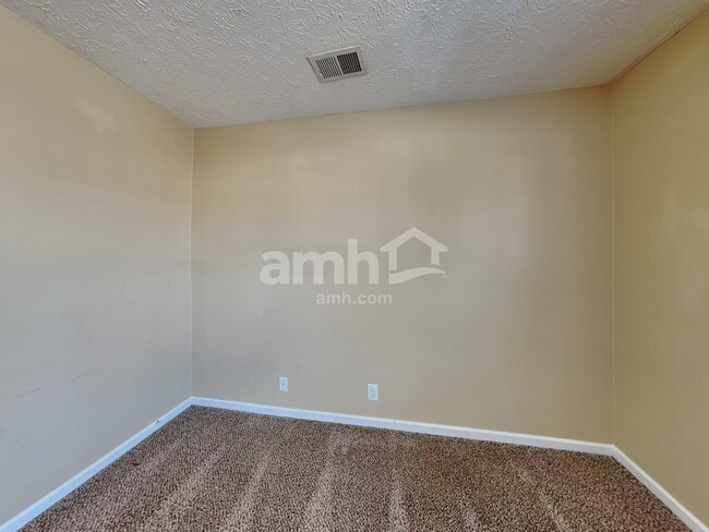 Building Photo - 3128 Hidden Creek Dr