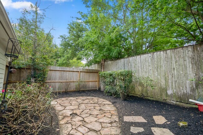 Building Photo - 9631 Bavaria Dr