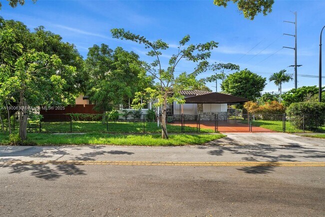 Building Photo - 6150 SW 15th St