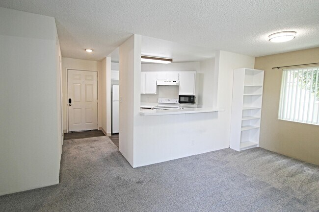 Building Photo - 7575 Charmant Dr