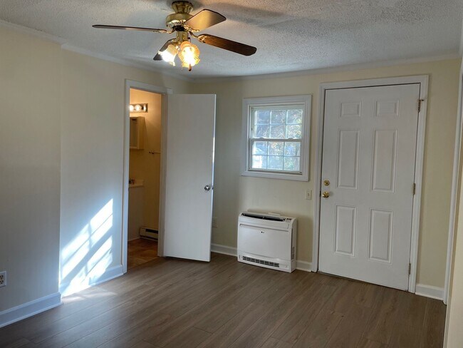 Building Photo - 1143