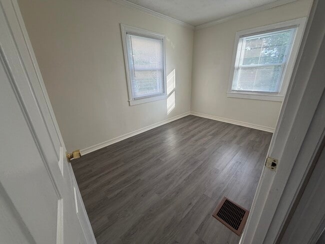 Building Photo - 203 W Elm St