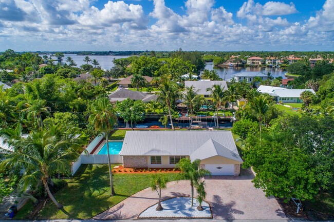 Building Photo - 4Bed/ 2Bath Home W/ Boat Dock - Treasure i...