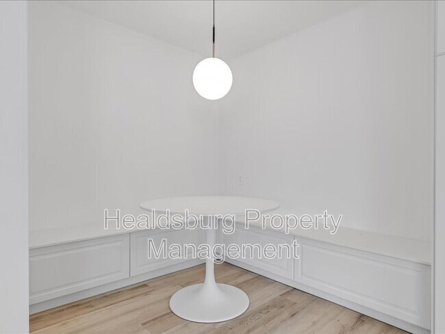 Building Photo - 2054 Madrone Ave