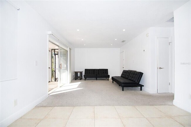 Building Photo - 13830 Orange Sunset Dr