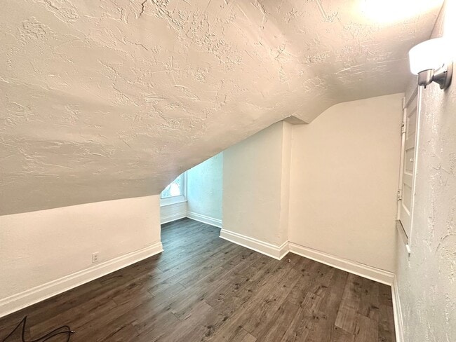 Building Photo - Updated 4 Bed, 1 Bath Home in Hazelwood - Central AC & Heat, Minutes from Downtown - Available Now!