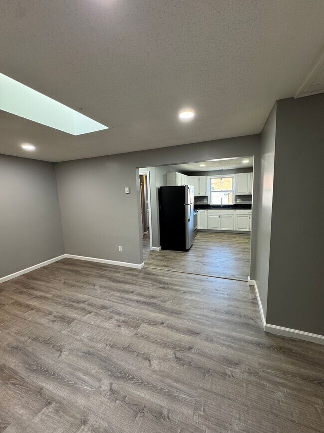 Building Photo - 1036 Chicopee St