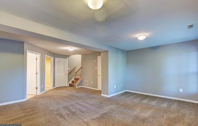 Building Photo - 9848 Sherwood Farm Rd