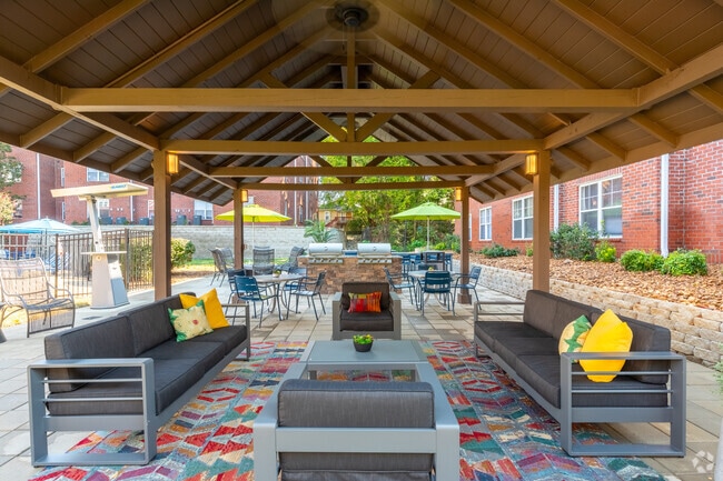 Outdoor Lounge - University Landing