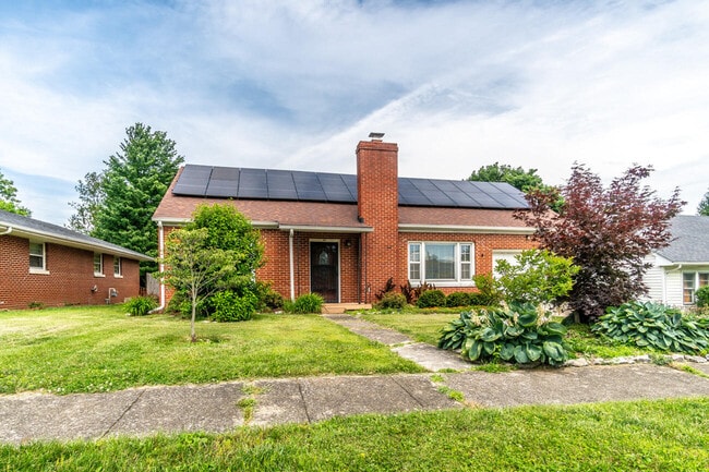 Building Photo - 120 Windsor Dr