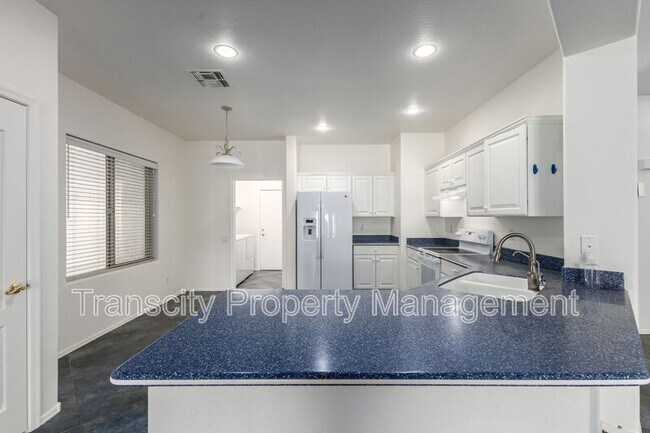 Building Photo - 10328 E Second Water Trail