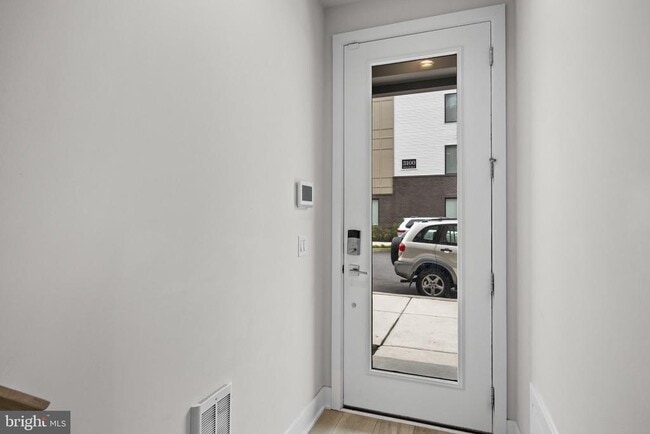 Building Photo - 2150 Northbank Pl