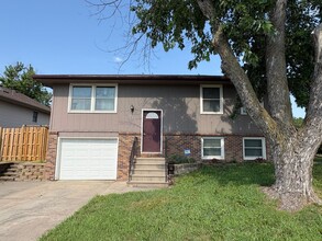 Building Photo - Spacious Single-Family Home with Fenced Backyard & Attached Garage