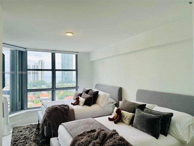 Building Photo - 19101 NE 36th Pl