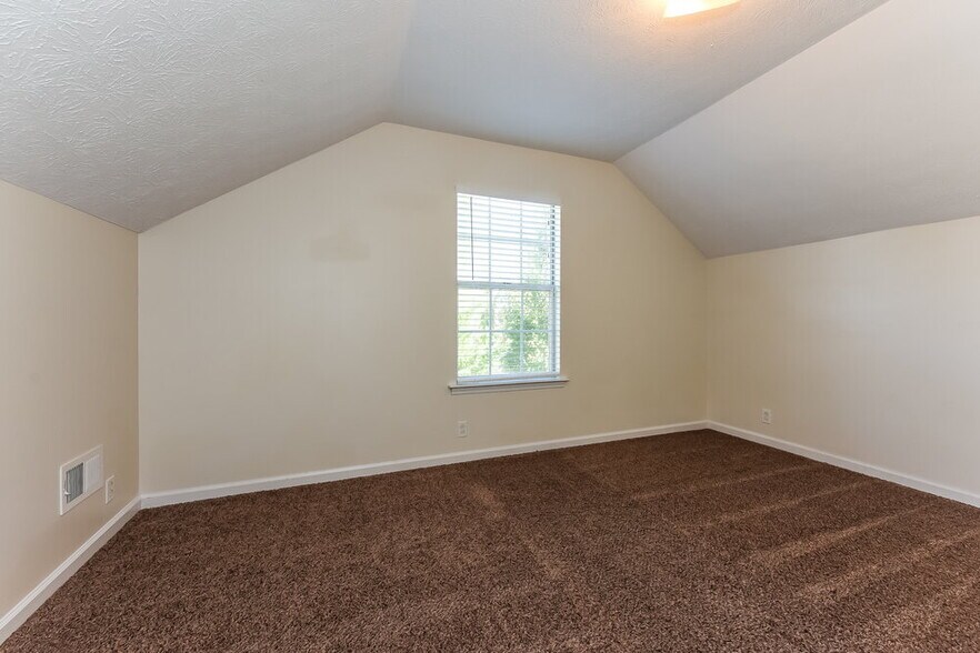 Building Photo - 104 Carolina Ct