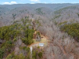 Building Photo - 3300 Meadowbrook Dr