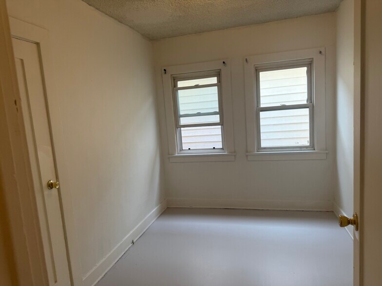 Building Photo - 1133 E Lexington Dr