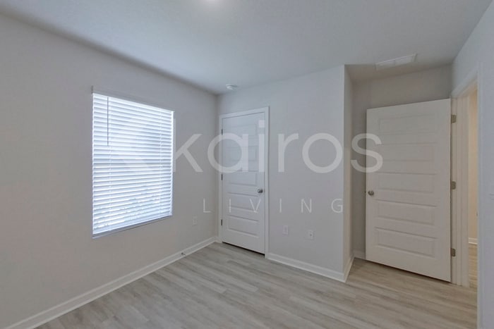 Building Photo - 389 Monarch Ln