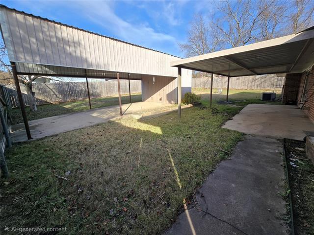 Building Photo - 301 E 6th St